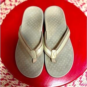 Vionic Tide Womens Tan Flip Flop Sandals Arch Support Plantars Fasciitis Size 8
